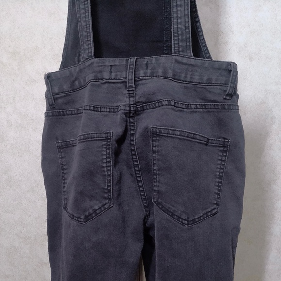 EUC Free People Black Denim Ziggy Multi Pocket Overalls Zip Distressed Fade Sz26 - Picture 9 of 12